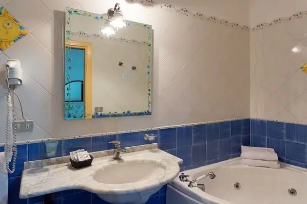 Junior Süit, Teras, Deniz Manzaralı (Jacuzzi)