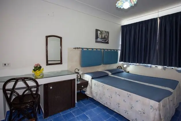 Standard Tek Büyük veya İki Ayrı Yataklı Oda, Deniz Manzaralı