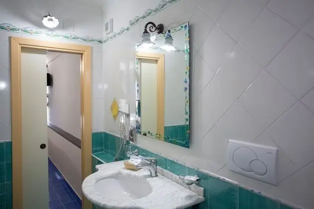 Standard Tek Büyük veya İki Ayrı Yataklı Oda, Deniz Manzaralı