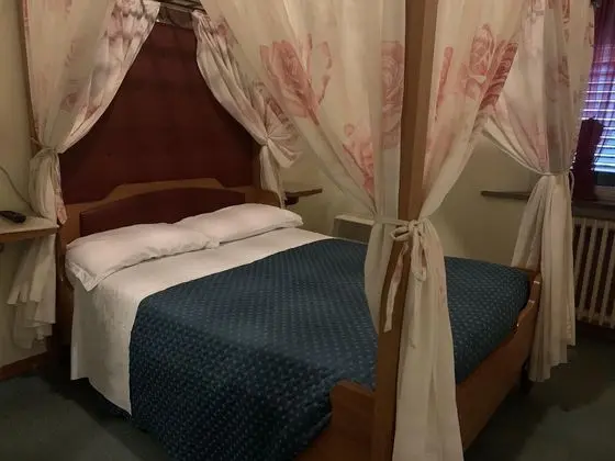 Classic Tek Büyük Yataklı Oda