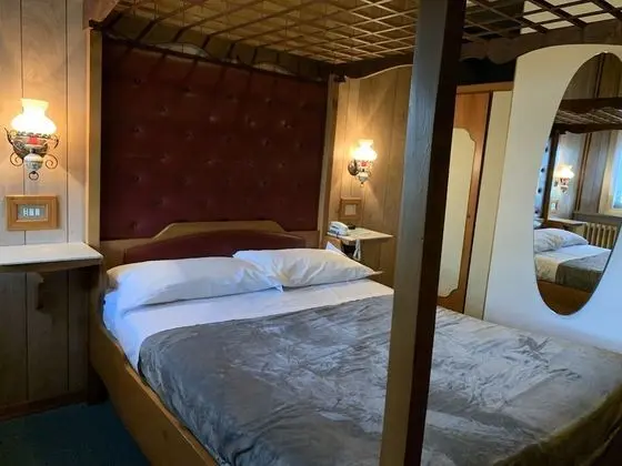 Classic Üç Kişilik Oda