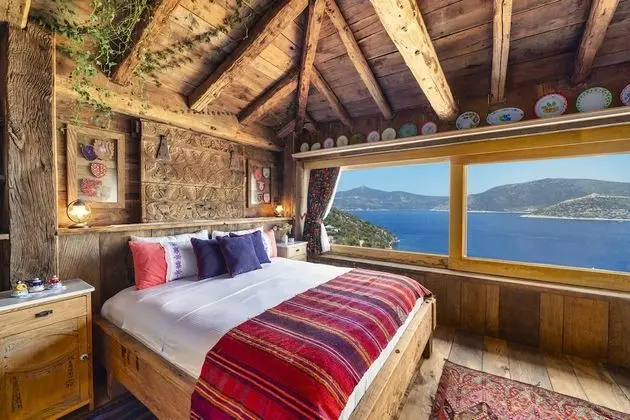 Premium Tek Büyük Yataklı Oda, Jakuzi, Deniz Manzaralı
