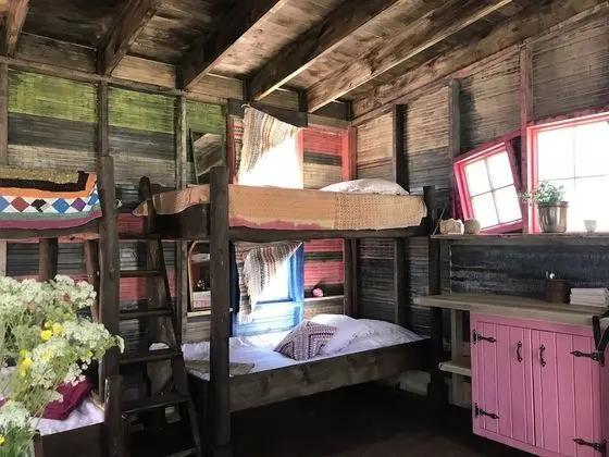 Basic Kulübe, Ortak Banyo