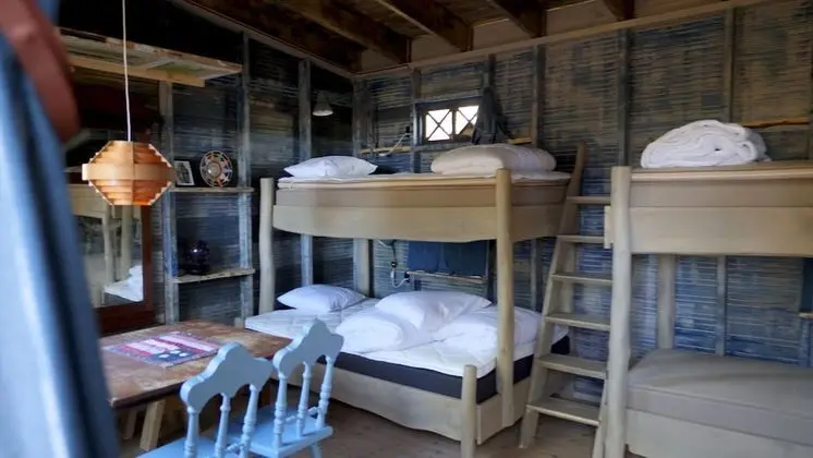 Basic Kulübe, Ortak Banyo