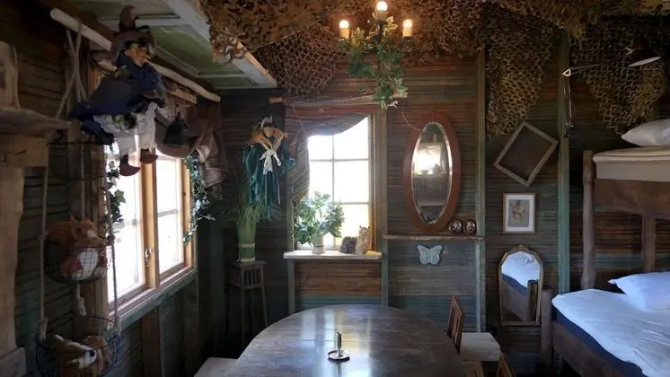 Basic Kulübe, Ortak Banyo