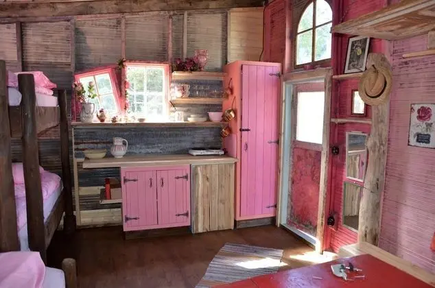 Basic Kulübe, Ortak Banyo