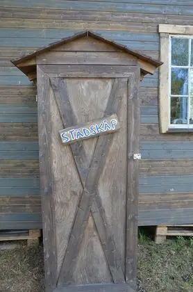 Basic Kulübe, Ortak Banyo