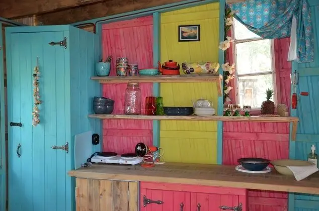 Basic Kulübe, Ortak Banyo
