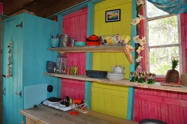 Basic Kulübe, Ortak Banyo