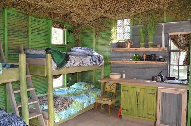 Basic Kulübe, Ortak Banyo