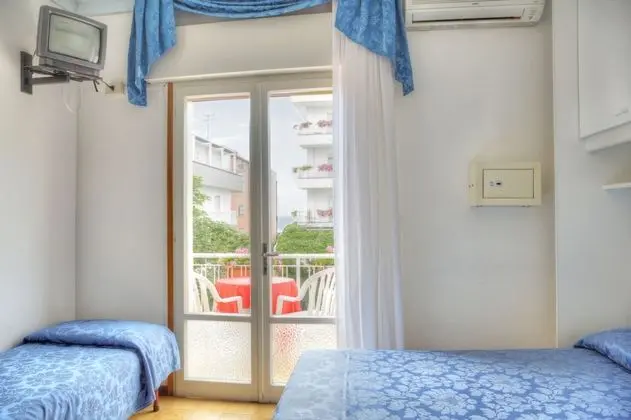 Deluxe Dört Kişilik Oda