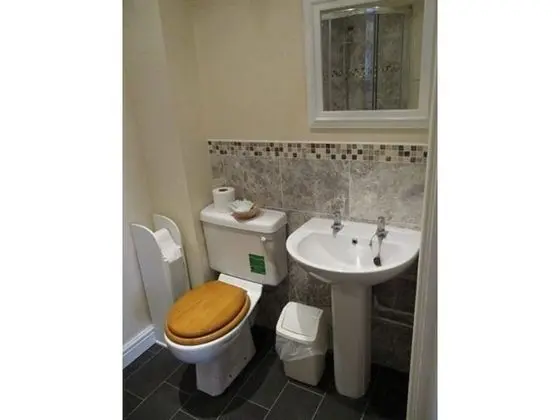 Tek Büyük veya İki Ayrı Yataklı Oda, Banyolu/Duşlu