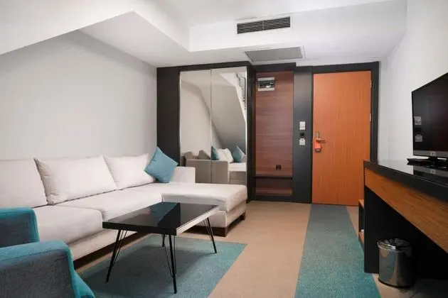 Duplex Suit Oda