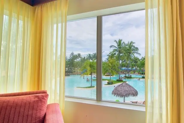 JR Suite Pool View