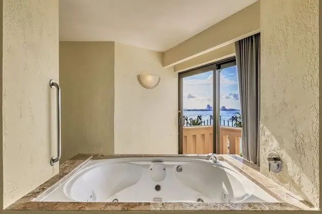 Master Suite, 2 bedrooms plus