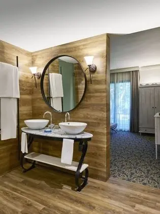 Family Room, 2 Double Beds & 1 Single Bed