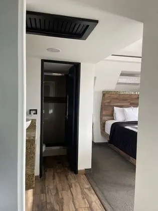 Premium Tek Büyük Yataklı Oda