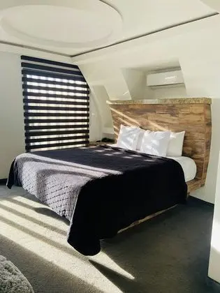 Premium Tek Büyük Yataklı Oda