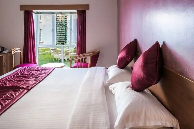 Deluxe Tek Büyük Yataklı Oda, Engellilere Uygun, Bahçe Manzaralı