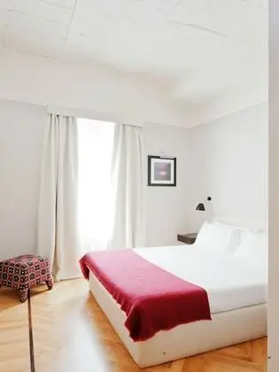 Büyük Yataklı Tek Kişilik Oda (Single Light Room)