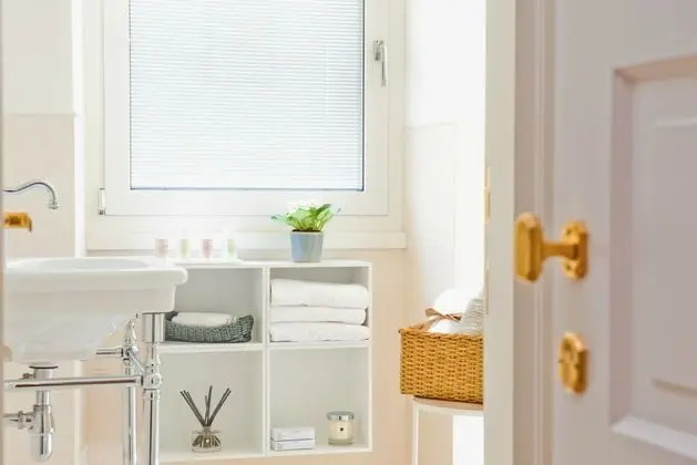 Büyük Yataklı Tek Kişilik Oda (Single Light Room)