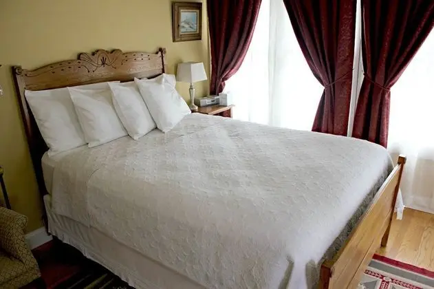 Oda, 1 Büyük (Queen) Boy Yatak, Sigara İçilmez, Özel Banyo