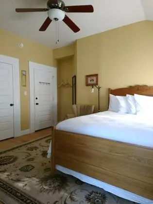 Oda, 1 Büyük (Queen) Boy Yatak, Sigara İçilmez, Özel Banyo