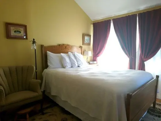 Oda, 1 Büyük (Queen) Boy Yatak, Sigara İçilmez, Özel Banyo