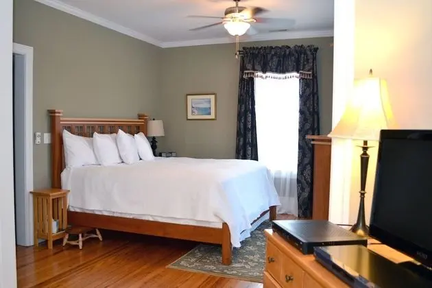 Oda, 1 En Büyük (King) Boy Yatak, Sigara İçilmez, Özel Banyo