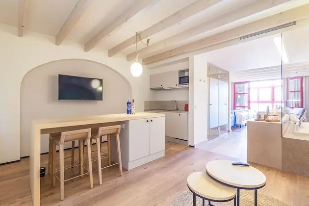 Family Süit (FIL Together)