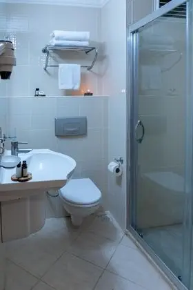 https://images.etstur.com/files/images/hotelImages/TR/97437/l/Fila-Otel-Ayvalik-Oda-338097.jpg