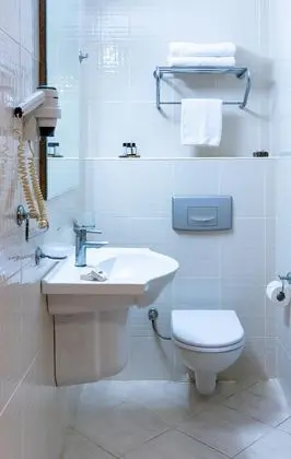https://images.etstur.com/files/images/hotelImages/TR/97437/l/Fila-Otel-Ayvalik-Oda-338100.jpg