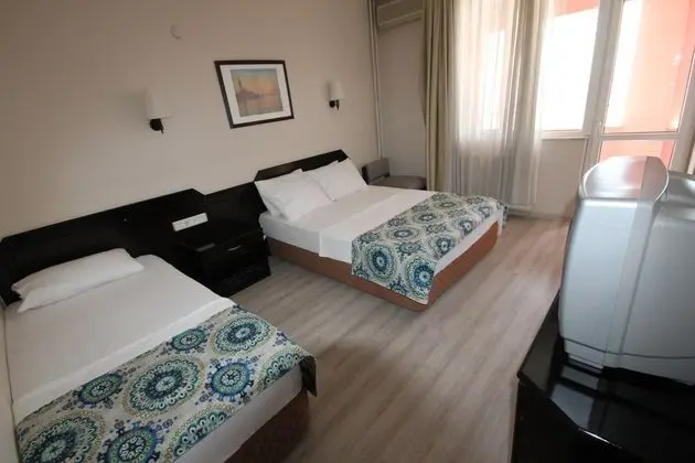 https://imagessl.etstur.com/files/images/hotelImages/TR/97437/l/Fila-Otel-Ayvalik-Oda-256506.jpg