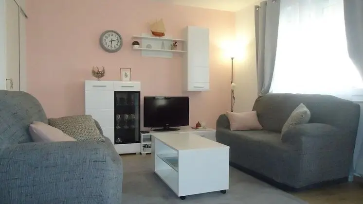 Apart Daire (Fila - large & close to the beach - A)