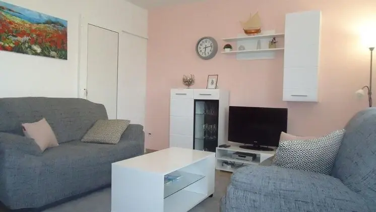 Apart Daire (Fila - large & close to the beach - A)