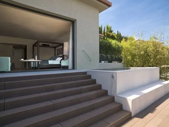 Junior Süit, Göl Manzaralı