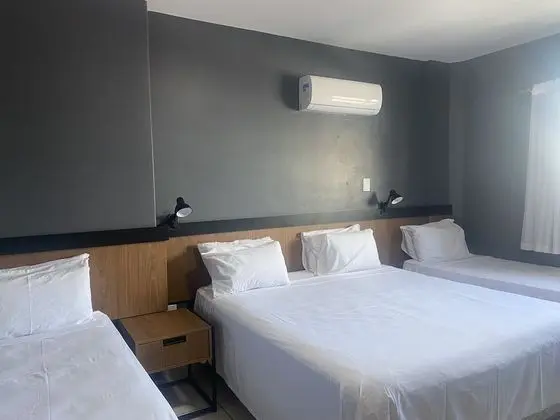 Üç Kişilik Oda, Sigara İçilmez