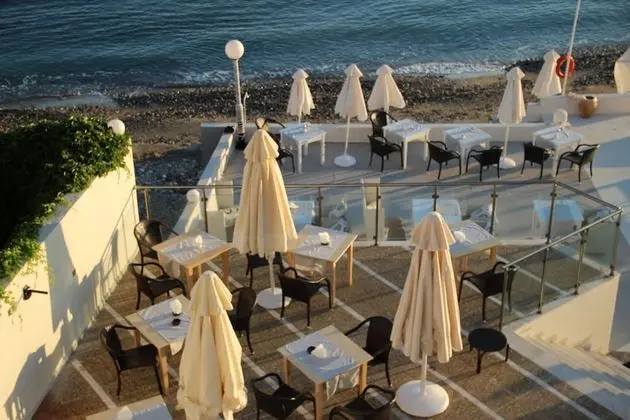 Tek Büyük veya İki Ayrı Yataklı Oda, Deniz Manzaralı