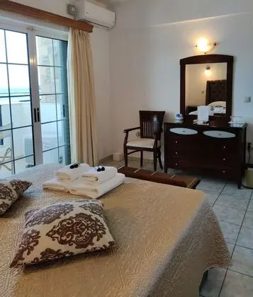 Tek Büyük veya İki Ayrı Yataklı Oda, Deniz Manzaralı