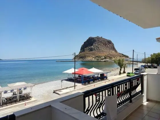 Tek Büyük veya İki Ayrı Yataklı Oda, Deniz Manzaralı