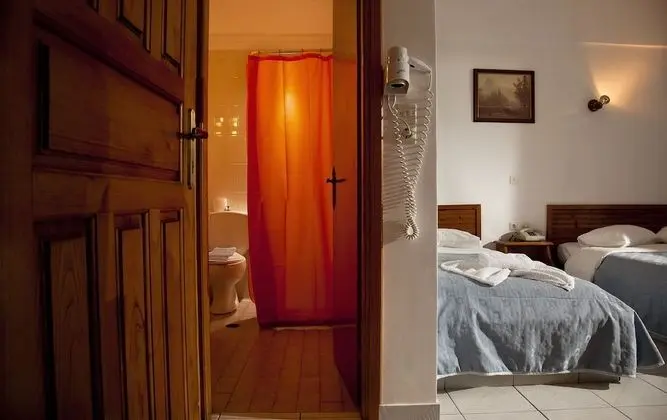 Tek Büyük veya İki Ayrı Yataklı Oda, Kısmi Deniz Manzaralı