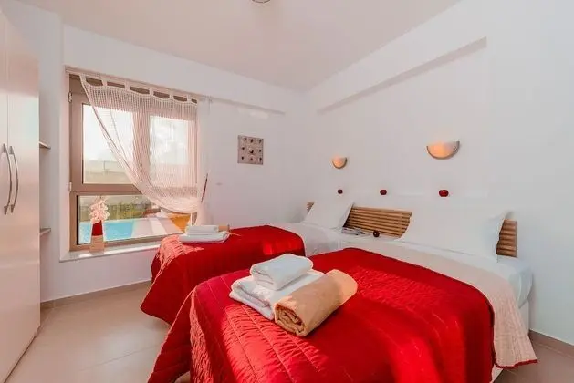 Luxury Villa, 4 Yatak Odası, Kişiye Özel Havuzlu, Denize Sıfır (Agnes)