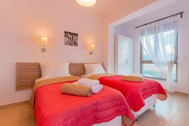 Luxury Villa, 4 Yatak Odası, Kişiye Özel Havuzlu, Denize Sıfır (Agnes)