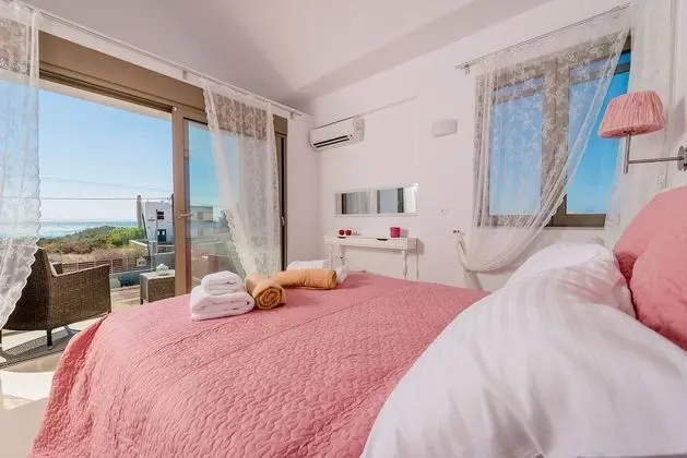 Luxury Villa, 4 Yatak Odası, Kişiye Özel Havuzlu, Denize Sıfır (Agnes)