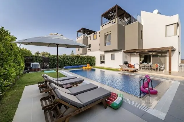 Luxury Villa, 4 Yatak Odası, Kişiye Özel Havuzlu, Denize Sıfır (Agnes)