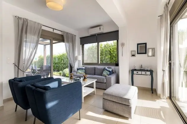Luxury Villa, 4 Yatak Odası, Kişiye Özel Havuzlu, Denize Sıfır (Agnes)