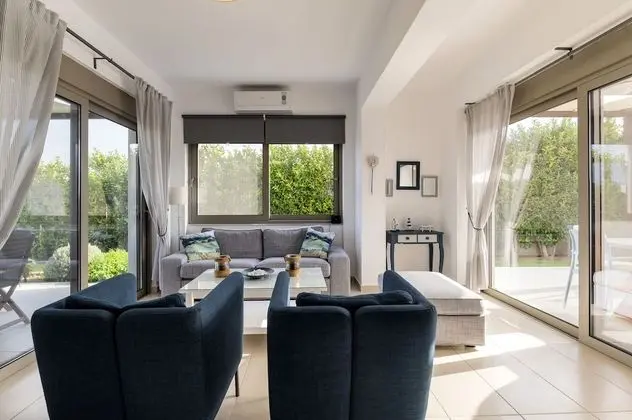 Luxury Villa, 4 Yatak Odası, Kişiye Özel Havuzlu, Denize Sıfır (Agnes)