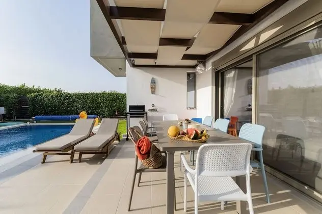 Luxury Villa, 4 Yatak Odası, Kişiye Özel Havuzlu, Denize Sıfır (Agnes)