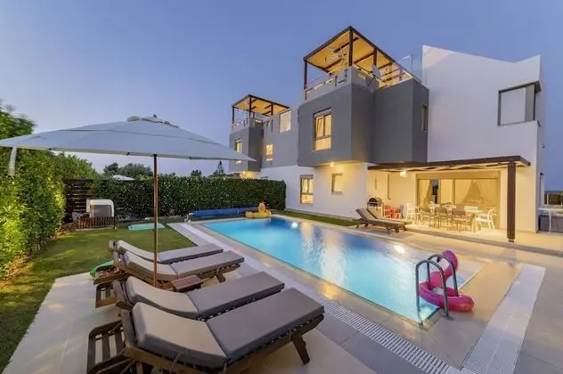 Luxury Villa, 4 Yatak Odası, Kişiye Özel Havuzlu, Denize Sıfır (Agnes)