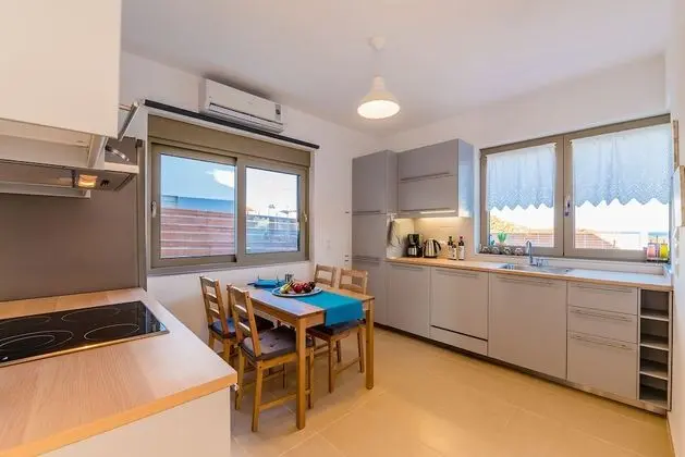 Luxury Villa, 4 Yatak Odası, Kişiye Özel Havuzlu, Denize Sıfır (Agnes)